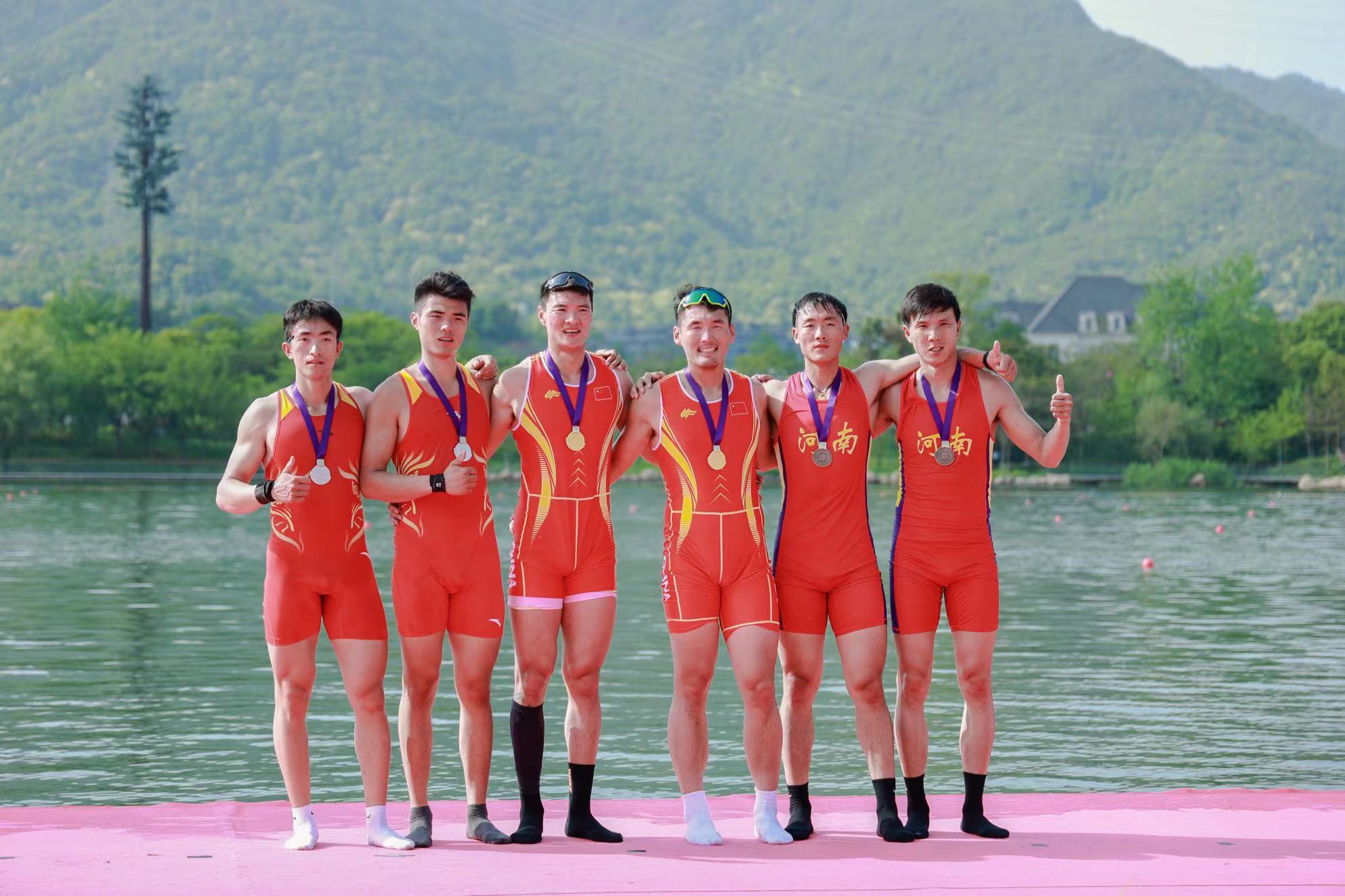678体育-意大利赛艇队全力以赴，夺取金牌殊荣(何时在意大利都灵成立国际赛艇联合会)
